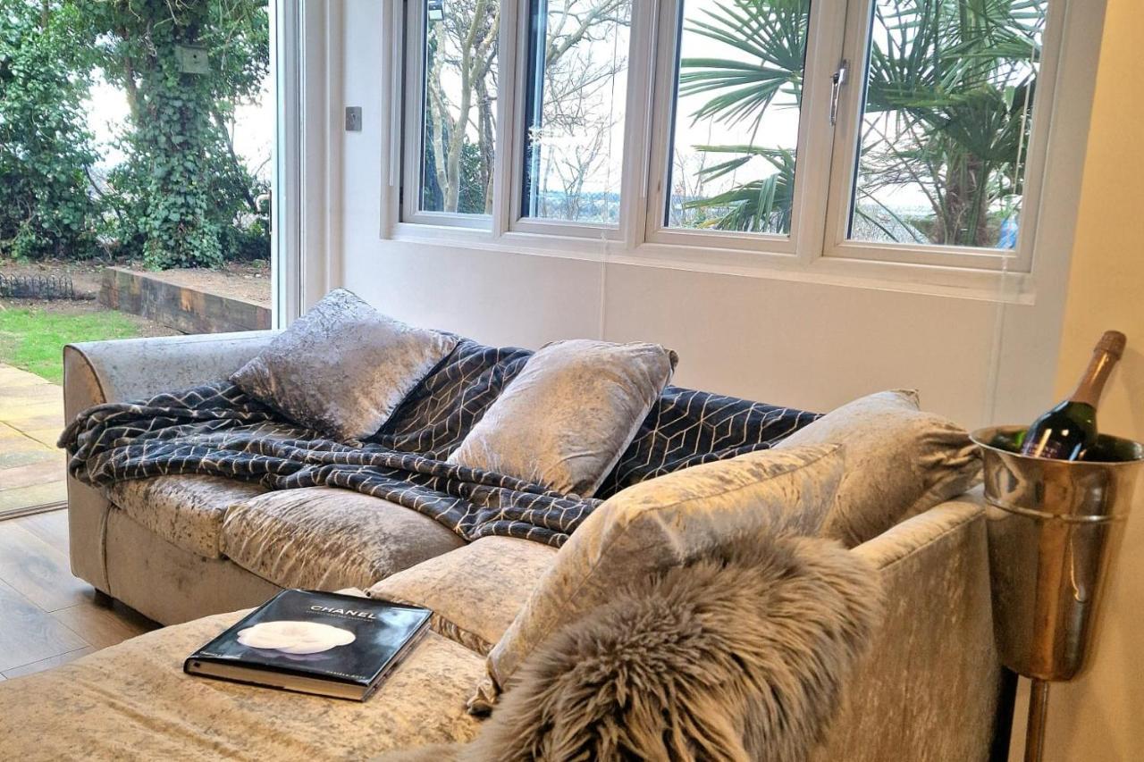 1 Bed Cottage-Museum View-Garden-Free Parking Weybridge Eksteriør bilde